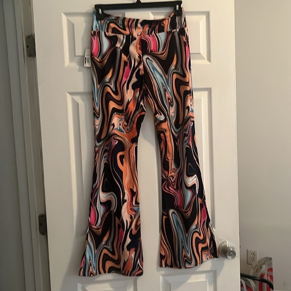 No boundaries groovy 60s 70s styled flare bell bottom pants. Juniors. - Picture 5 of 5